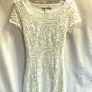 White short-sleeve dress